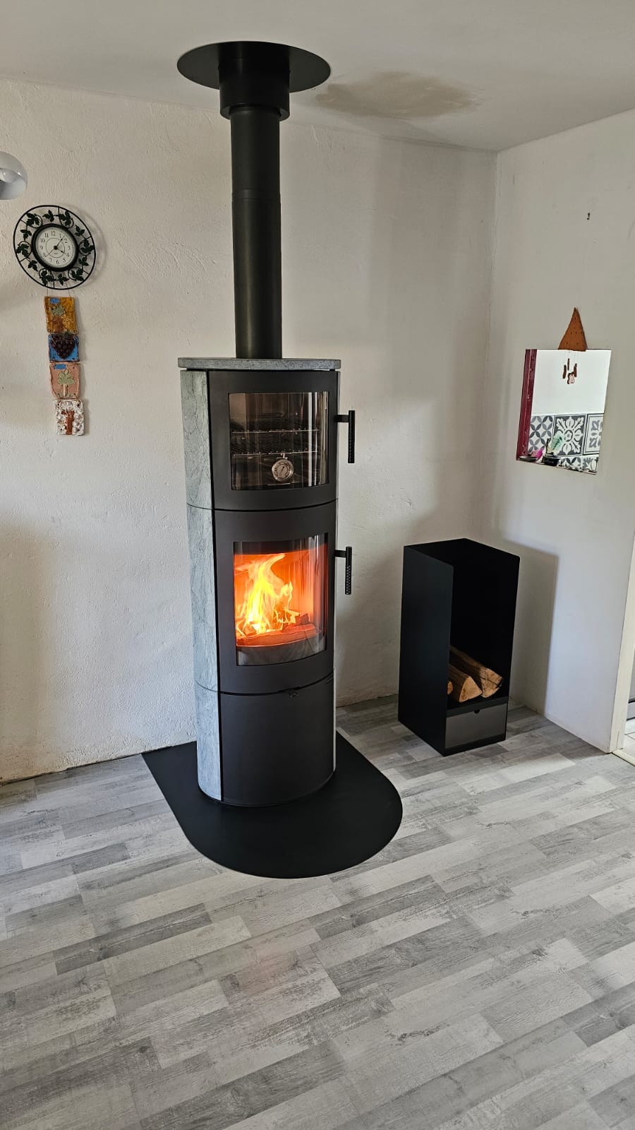 Pose d'un poêle à bois Four Lugo N en serpentine